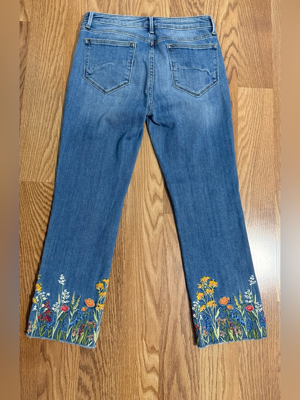 Driftwood Colette Women's Embroidered Hem Straight Jeans size 29 - Picture 4 of 7
